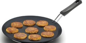 Hawkins Futura Nonstick Flat Tava With Plastic Handle 30 Cm